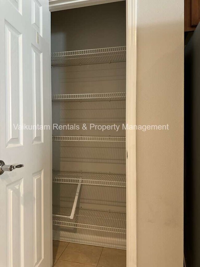 Foto del edificio - 4240 Metron Dr