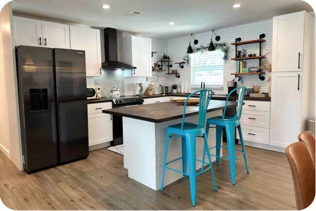 Building Photo - 1795 Dogwood Dr