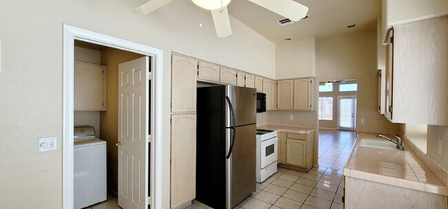 Building Photo - 7524 Holloran Ct