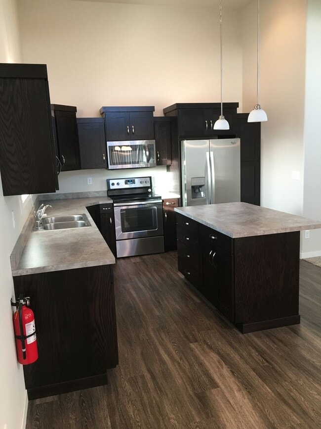 Building Photo - 4 bed 3 bath Single Family Home
