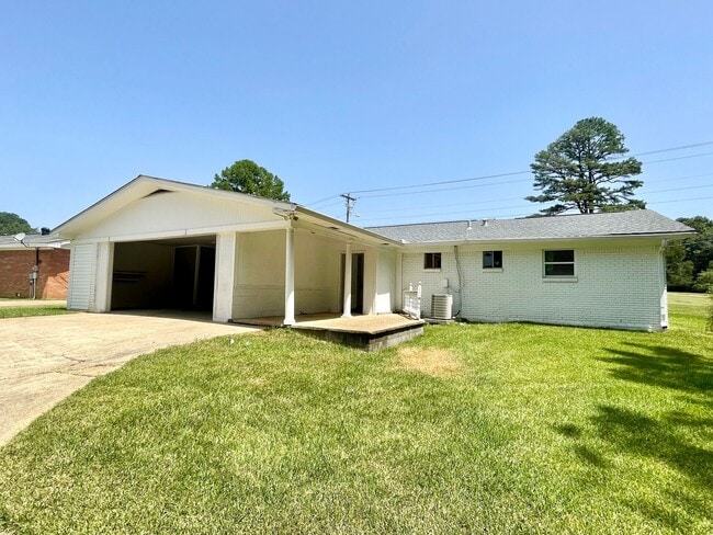 Building Photo - 539 Luckney Rd