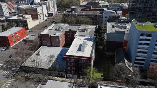  - Doricourt Apartments -- Historic SW Downtown