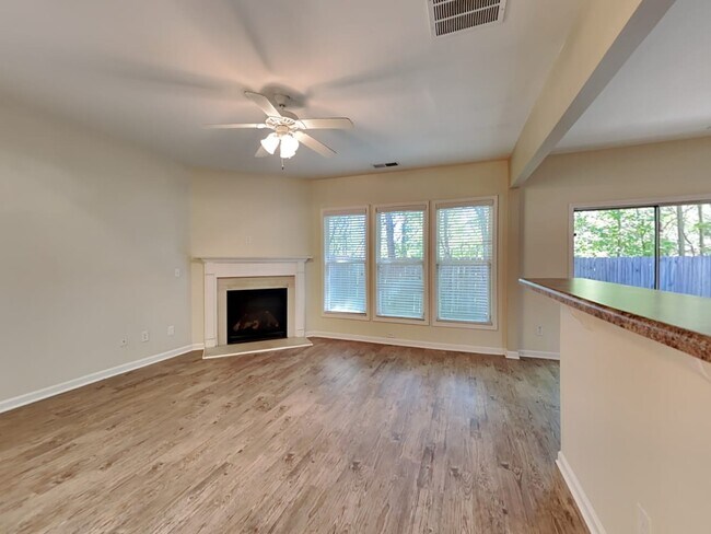 Building Photo - 447 Grenier Ter