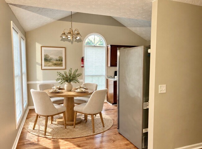 Foto del edificio - 2144 Hunter Ct