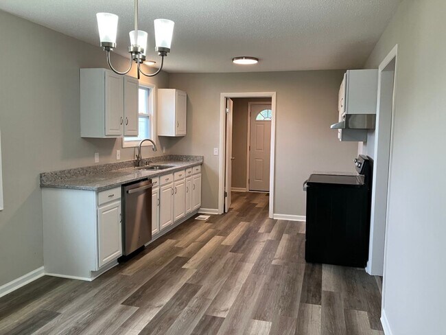 Building Photo - Recently remodeled Hermitage Gem.