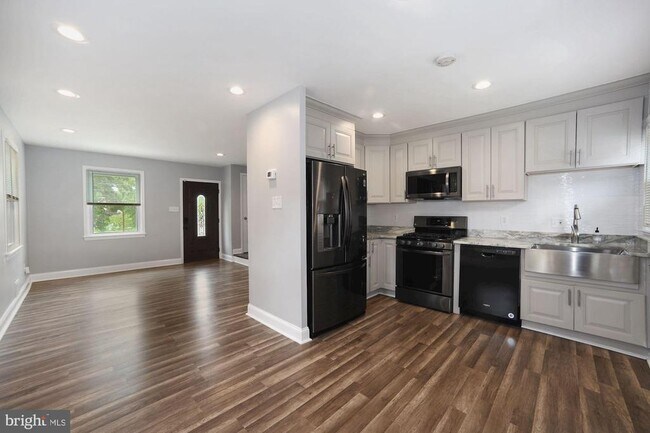 Foto del edificio - 527 45th St NE