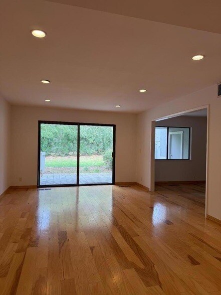 Foto del edificio - 5302 Cribari Heights