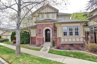 Building Photo - 369 E Wexford Ln