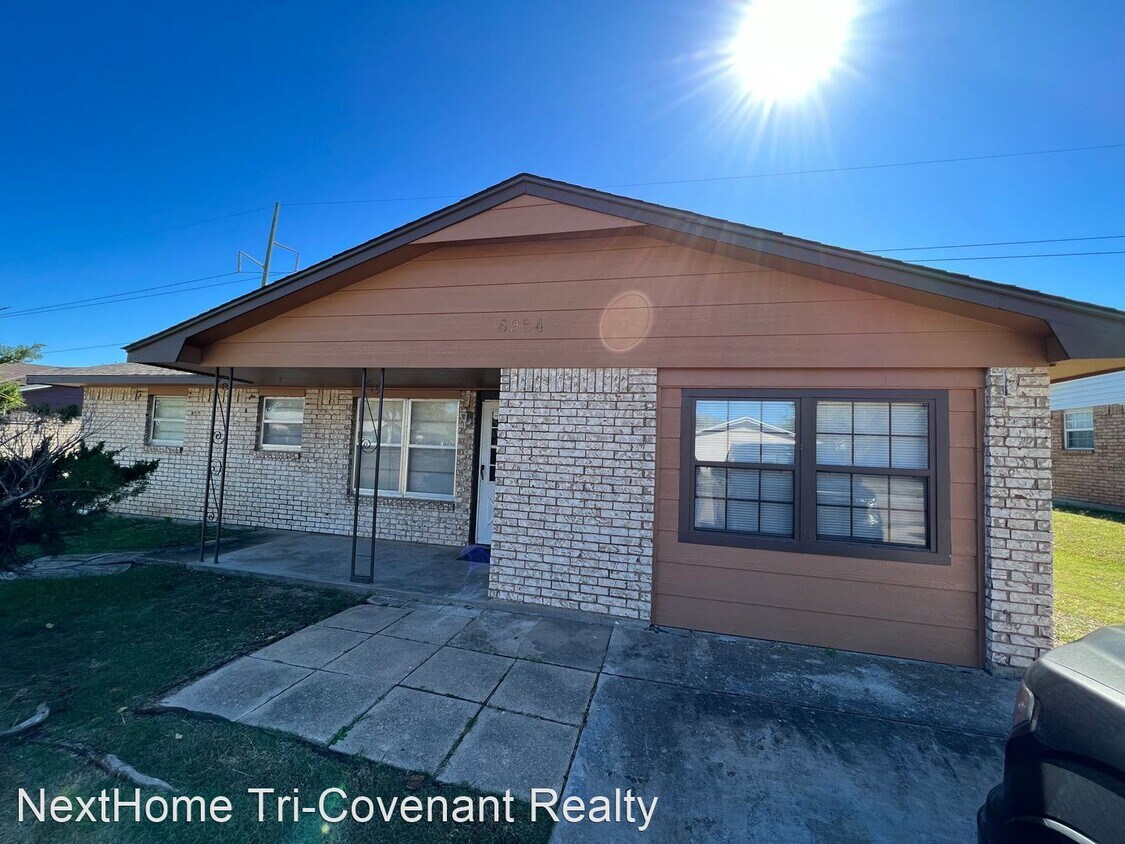 3 br, 1.5 bath House 6954 SW Forest Ave House Rental in Lawton, OK