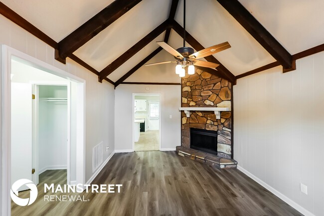 Foto del edificio - 3010 Lone Oak Rd
