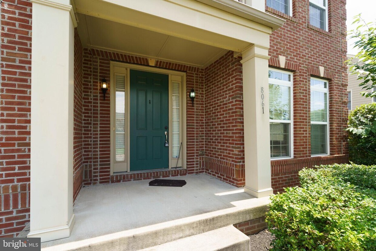 8061 Tysons Oaks Ct, Gainesville, VA 20155 House Rental in