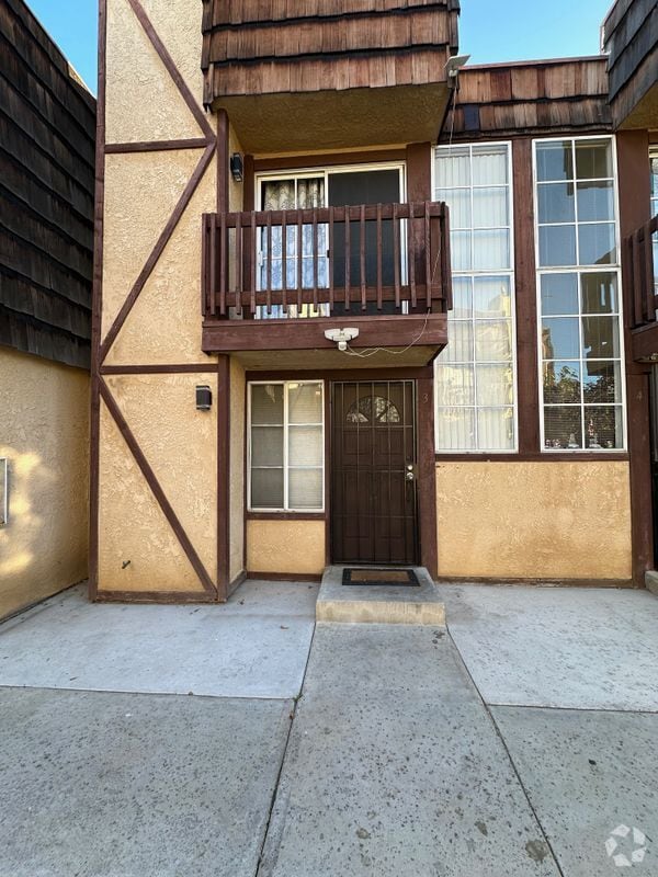 Building Photo - 13832 Vanowen St