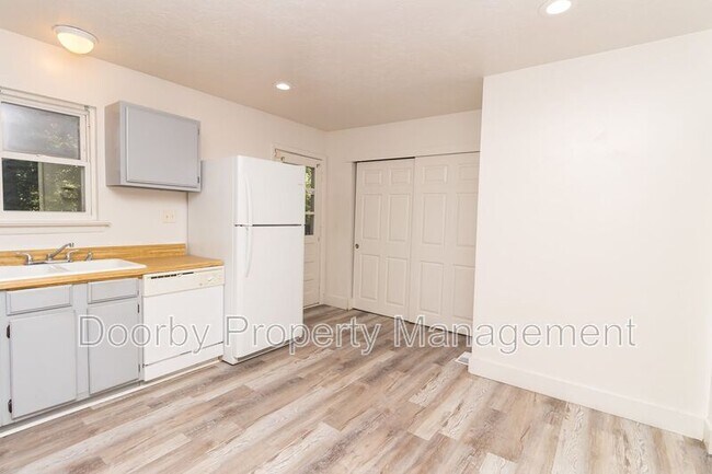 Building Photo - 3728 Chula Vista Dr