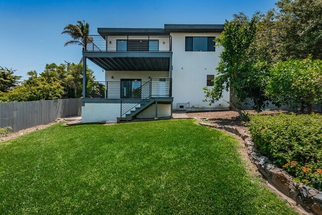 Foto del edificio - Bay View Point Loma Luxury | 4BR/3.5BA Hou...