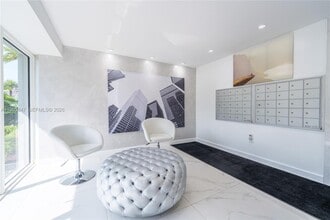 Building Photo - 720 Collins Ave