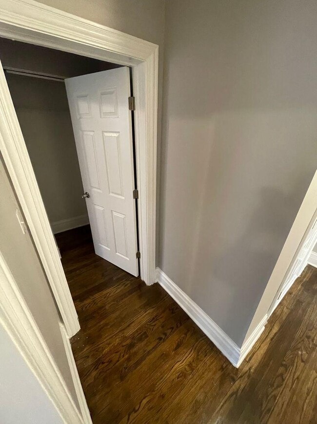 Building Photo - 3 bedroom in Chicago IL 60628