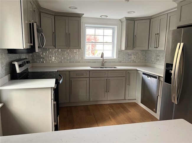 Building Photo - 5 Church St