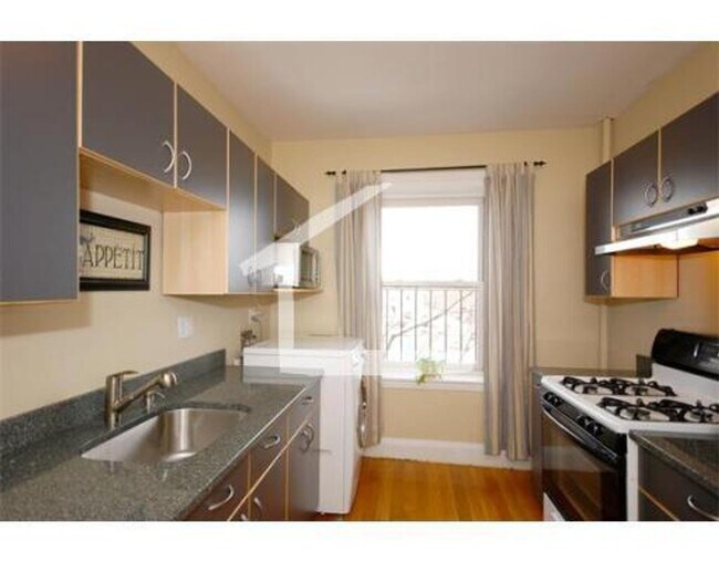 Building Photo - VERY NICE BRIGHTON TWO BED!!!