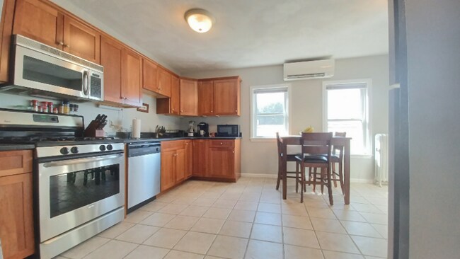Building Photo - 60 Montvale St