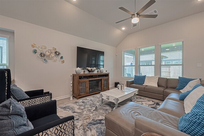 Building Photo - 4910 Tan Briar Dr