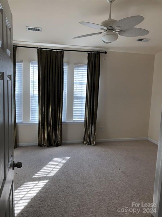 Foto del edificio - 11138 Derryrush Ave