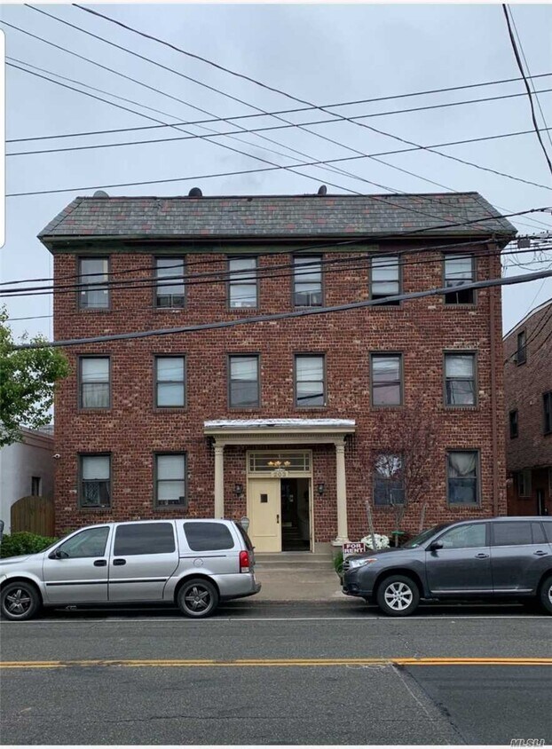 Primary Photo - 203 Willis Ave