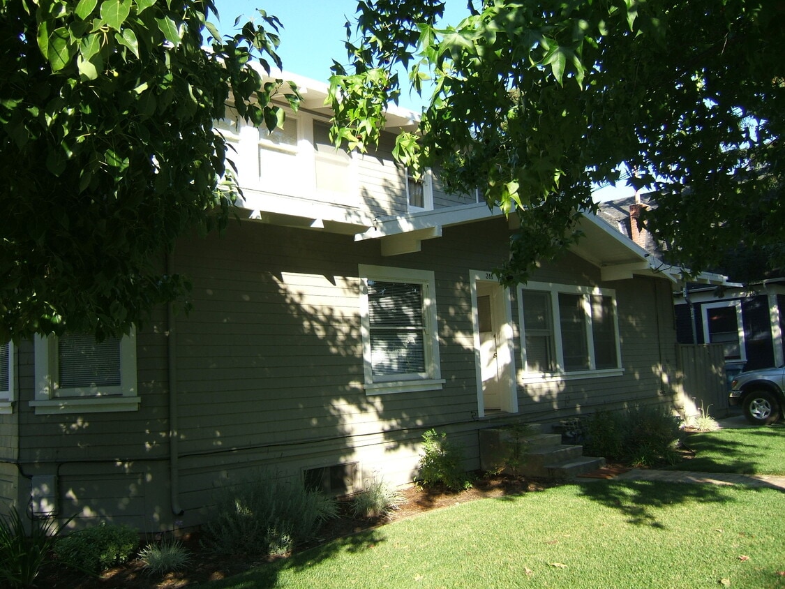 front of apartment - 311 Waverley St