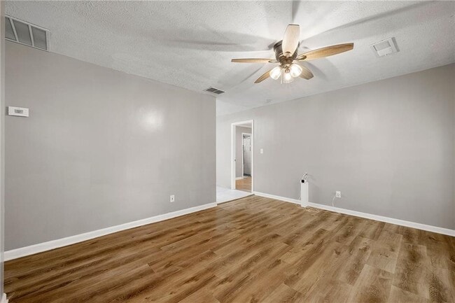 Building Photo - 128 Alexander Ct