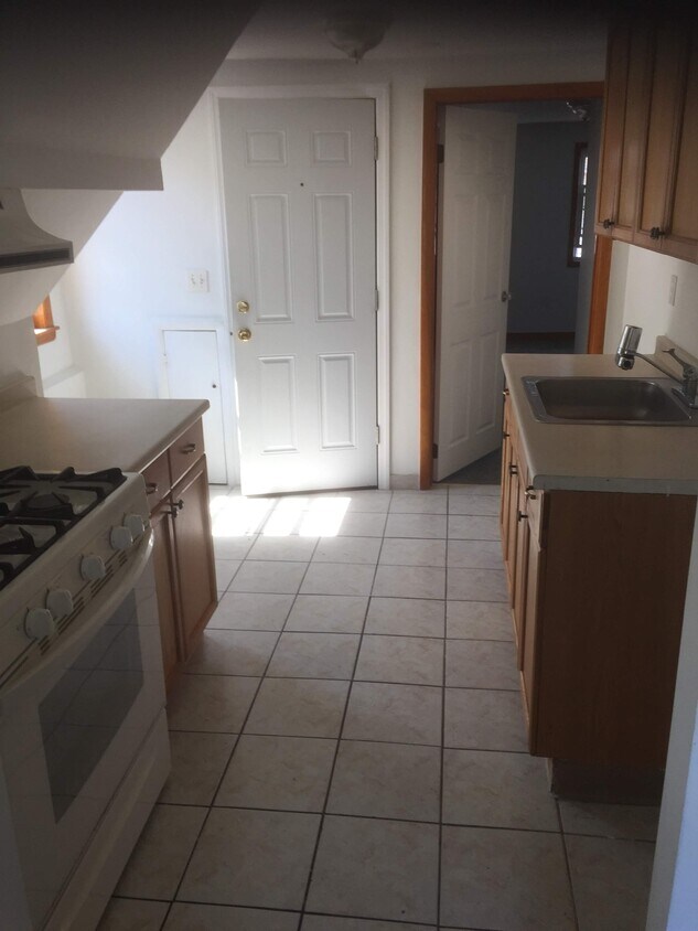 86 Edgar St Unit C, Carteret, NJ 07008 Apartments in Carteret, NJ