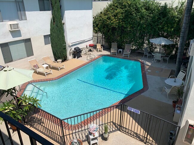Pool and outdoor area - 18600 Burbank Blvd