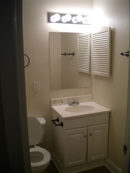 Building Photo - 1402 Holleman Dr