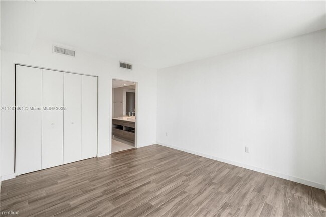 Foto del edificio - 1 br, 1 bath Condo - 1100 S Miami Ave Apt ...