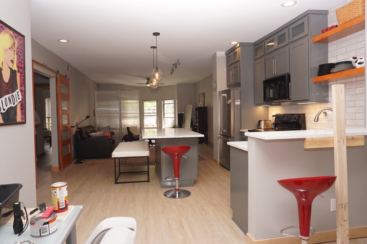 Open Concept - 111 N Hamilton St