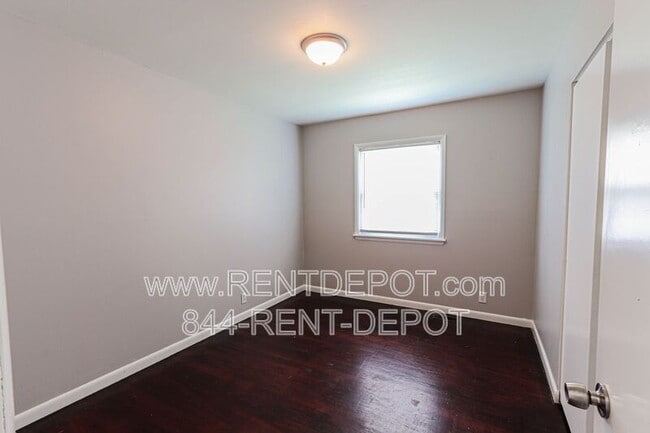 Building Photo - 1220 Lincoln Park Dr