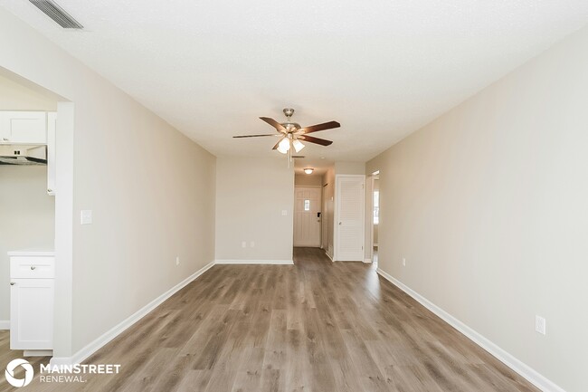 Foto del edificio - 8807 Spruce Ln