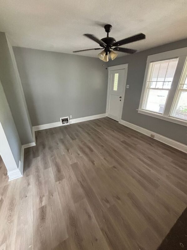 Building Photo - 206 Crown Dr