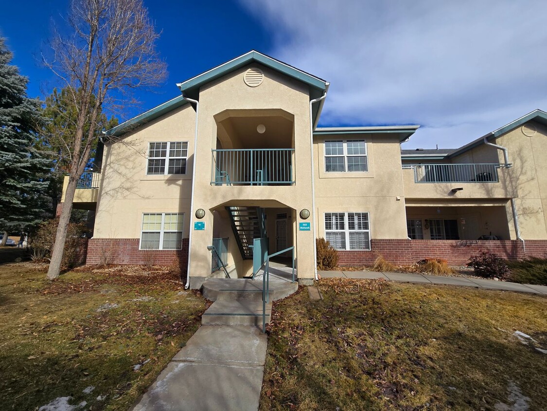 Primary Photo - Fresh 2 bedroom, 2 bathroom condo located ...