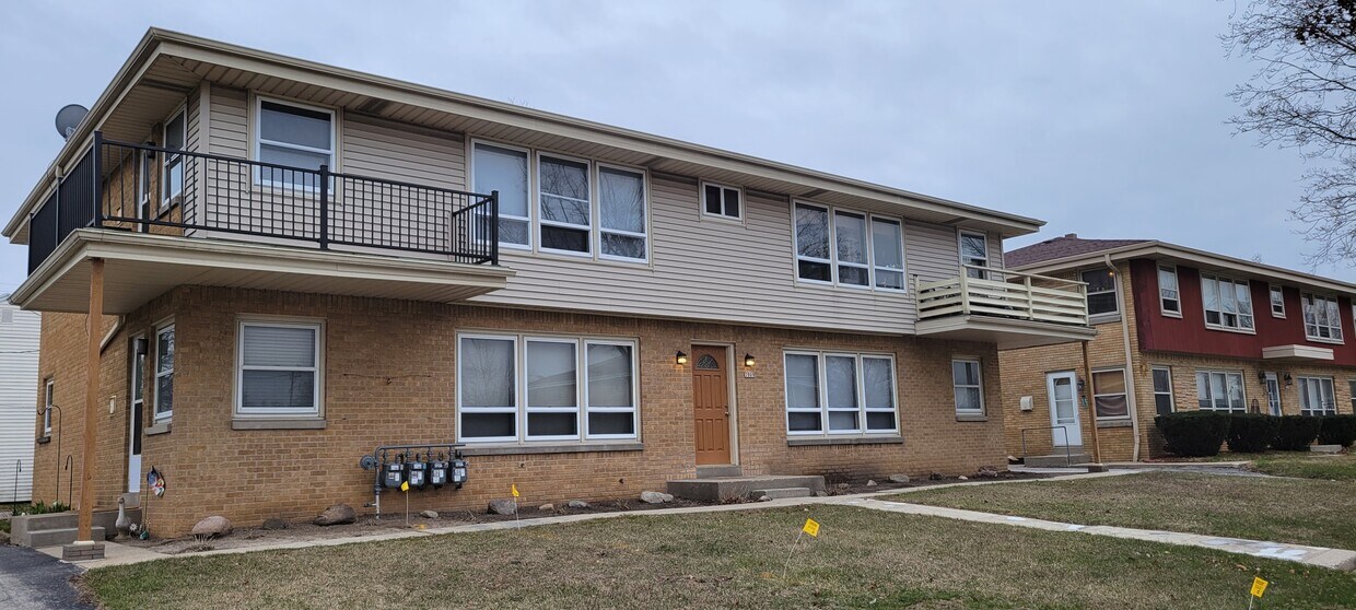 7909 W Ave Unit 3, Milwaukee, WI 53220 Apartments in Milwaukee