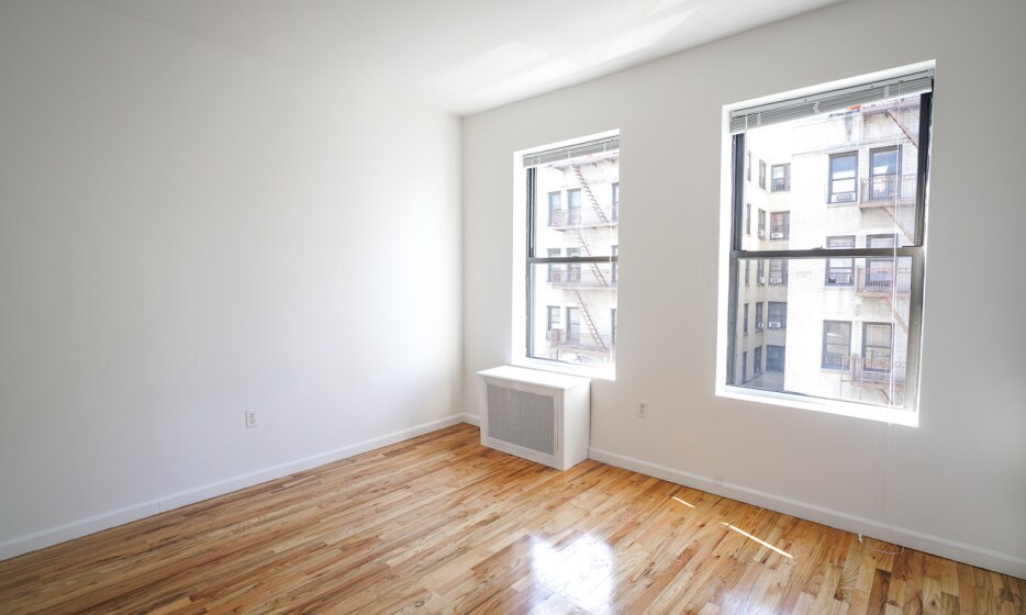 Primary Photo - 17 Perry St
