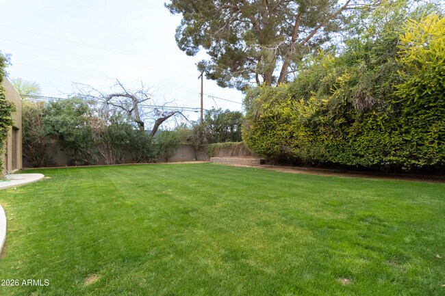 Building Photo - 4451 E Earll Dr