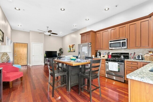 Building Photo - 661 Bennington St