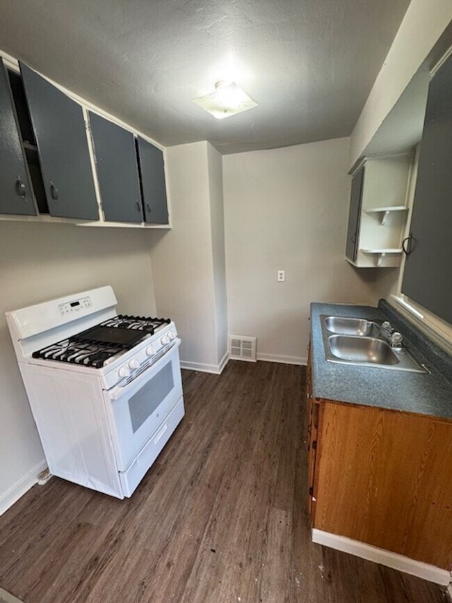 Foto del edificio - 4502 Gaywood Dr