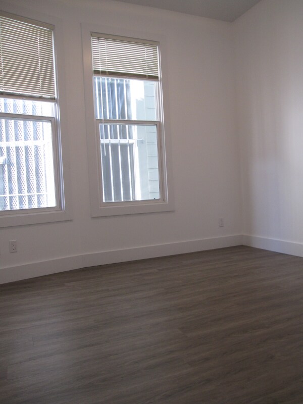 Foto del edificio - 1050 Divisadero St