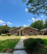 Building Photo - 3003 Lemmontree Ln