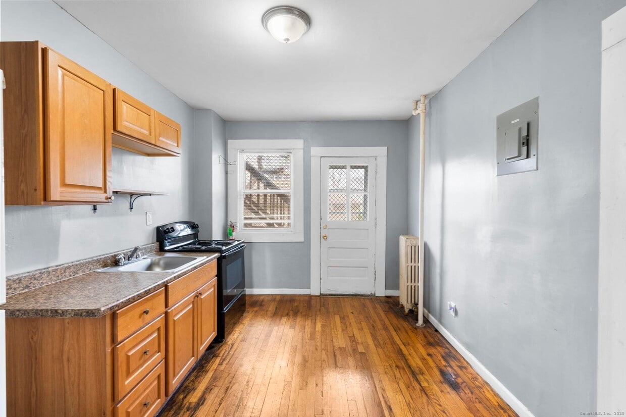 Primary Photo - 38 Beacon St