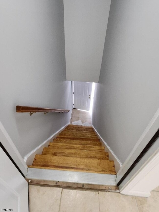 Foto del edificio - 83 Wayne Ave