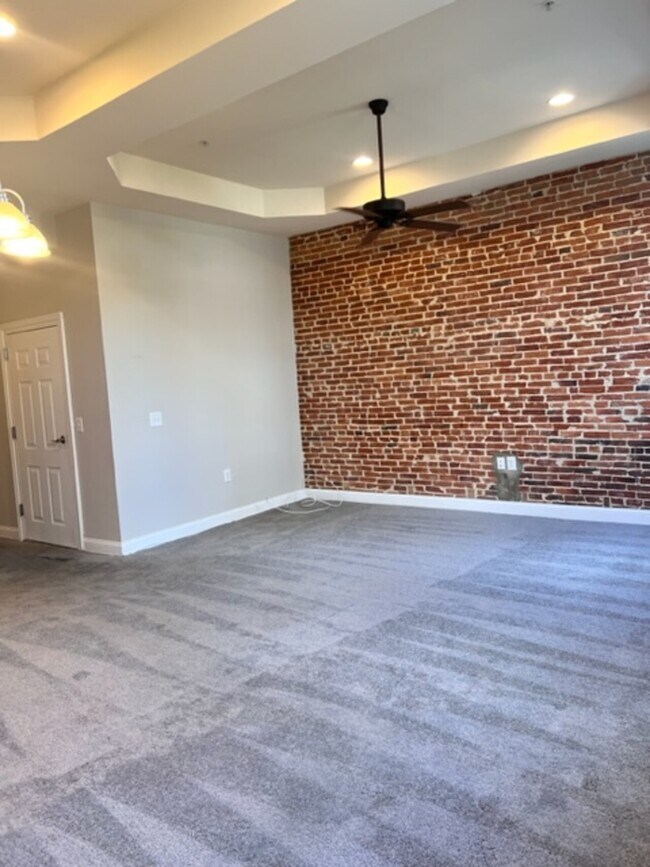 Building Photo - Apartment for rent