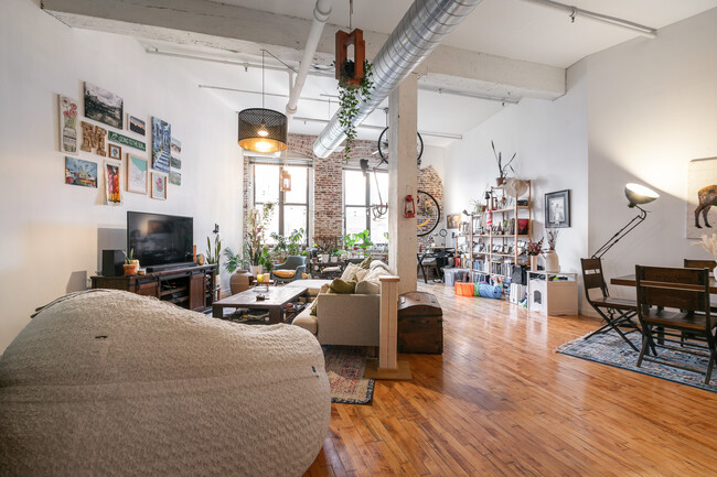 Living Room to Windows - 428 N 13th St