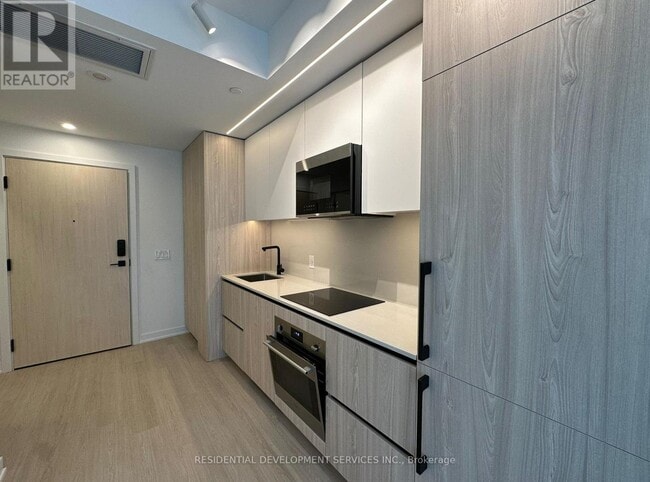 Building Photo - 699-699 Sheppard Ave E