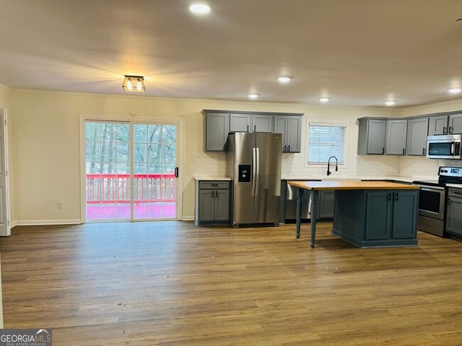 Building Photo - 502 Bavarian Dr